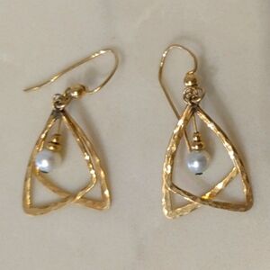 Gold Fill 80's Artisan Handcraft Freshwater Pearl Earring Hammer Triangle Dangle